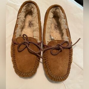 Ugg Australia slippers size 6